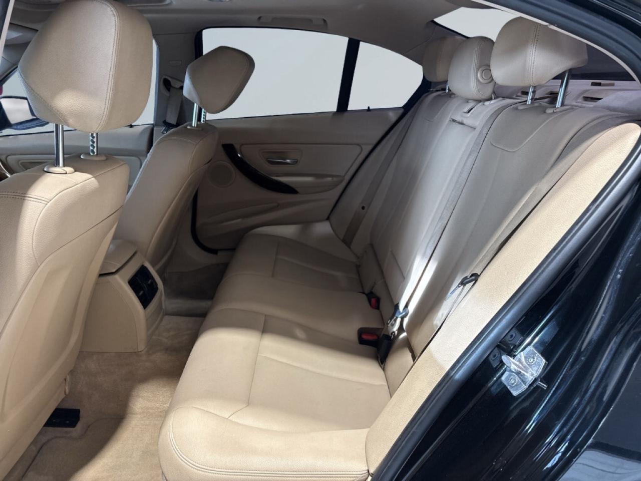 2013 BMW 328 i xDrive AWD/Leather/Sunroof/Heated Seats/ B Senso Photo