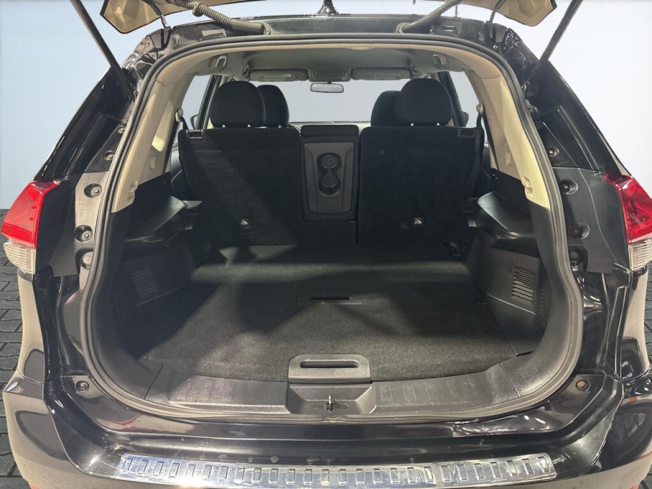 2018 Nissan Rogue S/Back Up Cam/Blueooth/Heated Seats/Clean Carfax Photo