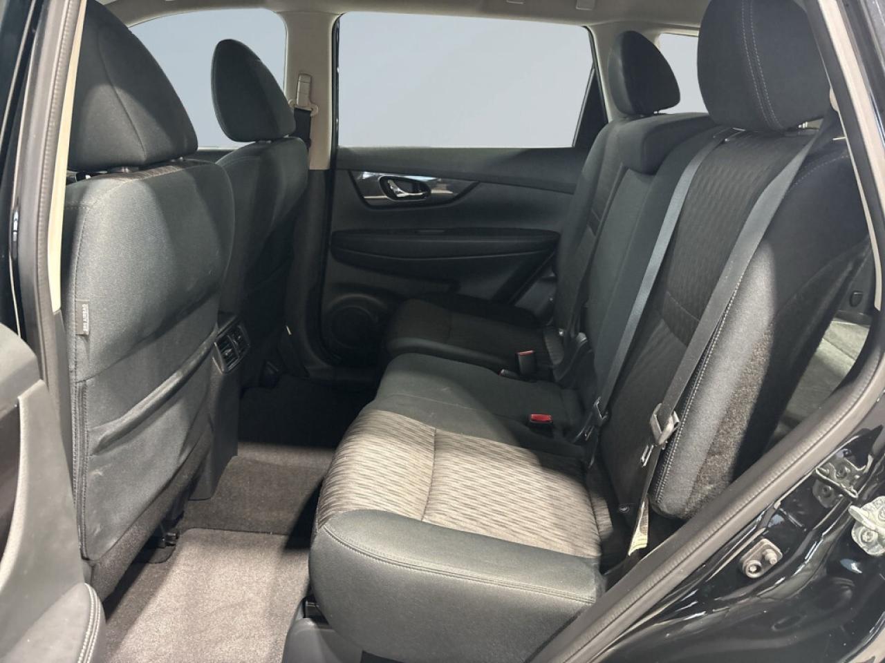 2018 Nissan Rogue S/Back Up Cam/Blueooth/Heated Seats/Clean Carfax Photo