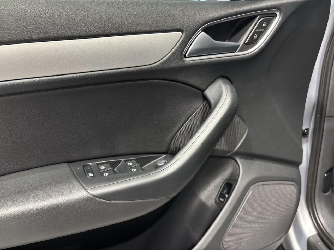 2018 Audi Q3 AWD 2.0 TFSI/Leather/NAVI/Sunroof/Back Up  Cam/Cle Photo