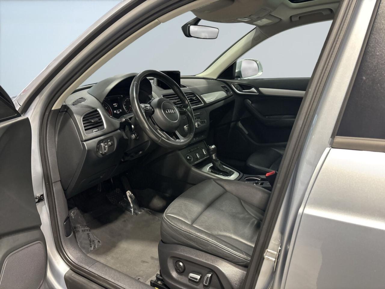 2018 Audi Q3 AWD 2.0 TFSI/Leather/NAVI/Sunroof/Back Up  Cam/Cle Photo