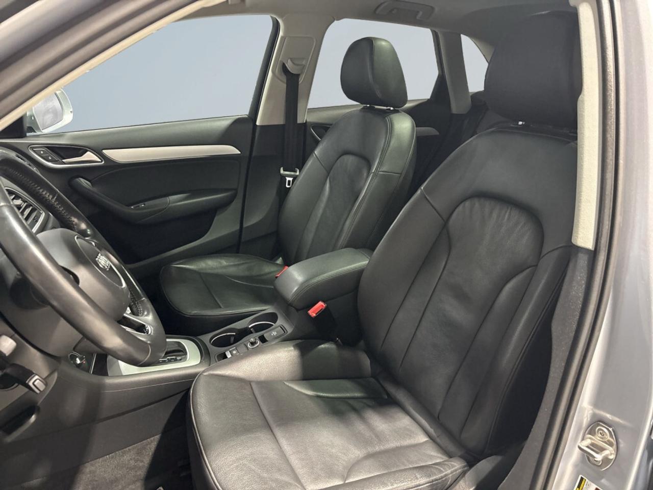 2018 Audi Q3 AWD 2.0 TFSI / Leather / NAV / Sunroof / Back-Up C Photo