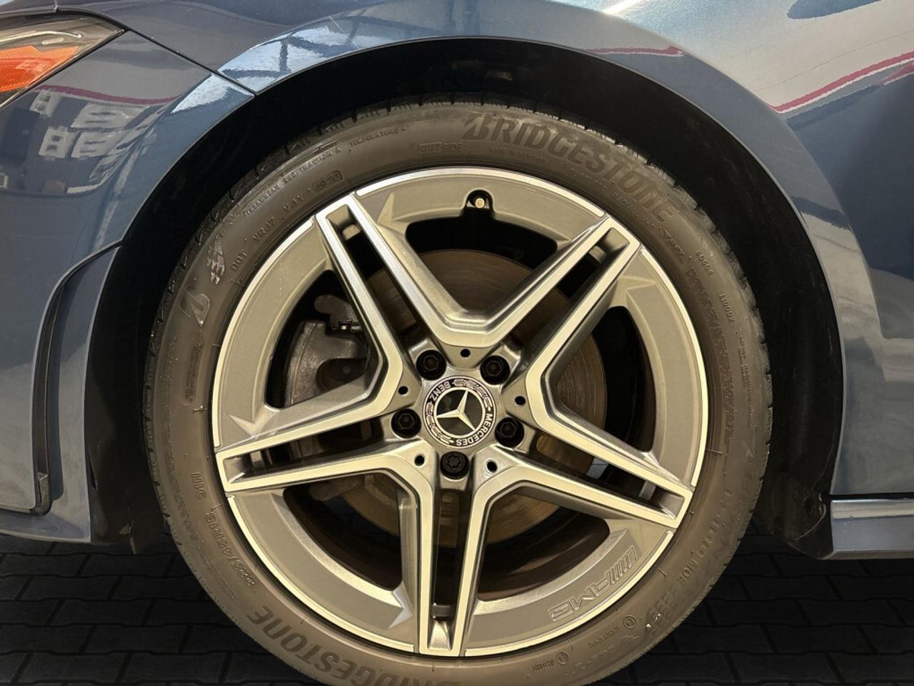 2021 Mercedes-Benz CLA250 4MATIC AMG Pkg / Leather / NAV / CarPlay / Sunroof Photo