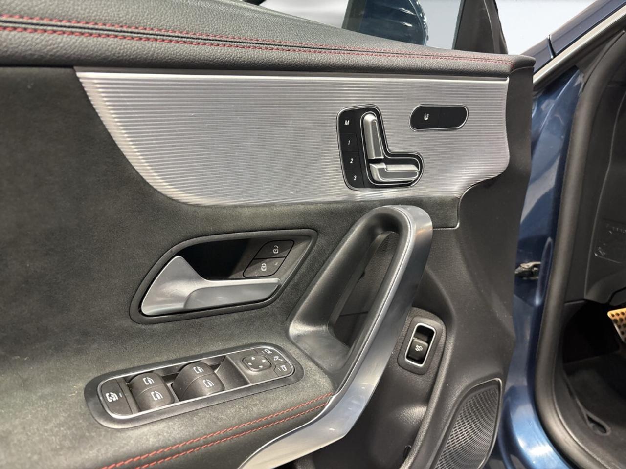 2021 Mercedes-Benz CLA250 4MATIC AMG Pkg / Leather / NAV / CarPlay / Sunroof Photo