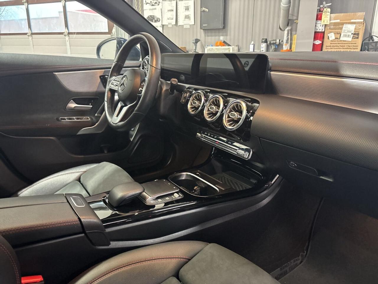 2021 Mercedes-Benz CLA250 4MATIC AMG Pkg / Leather / NAV / CarPlay / Sunroof Photo