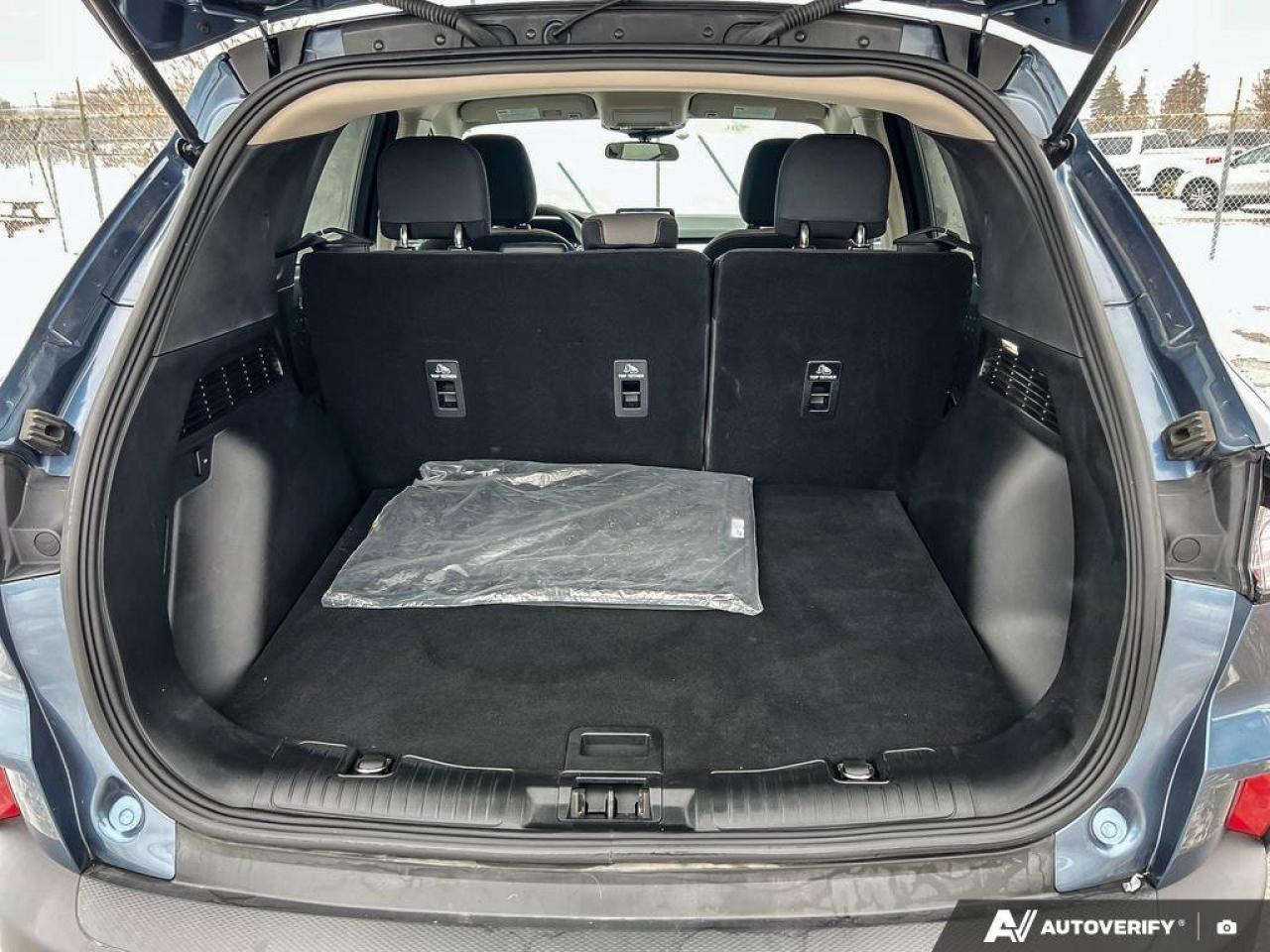 2020 Ford Escape SE   LOW KMS   HTD FRONT SEATS   NAV   LOW KMS   H Photo