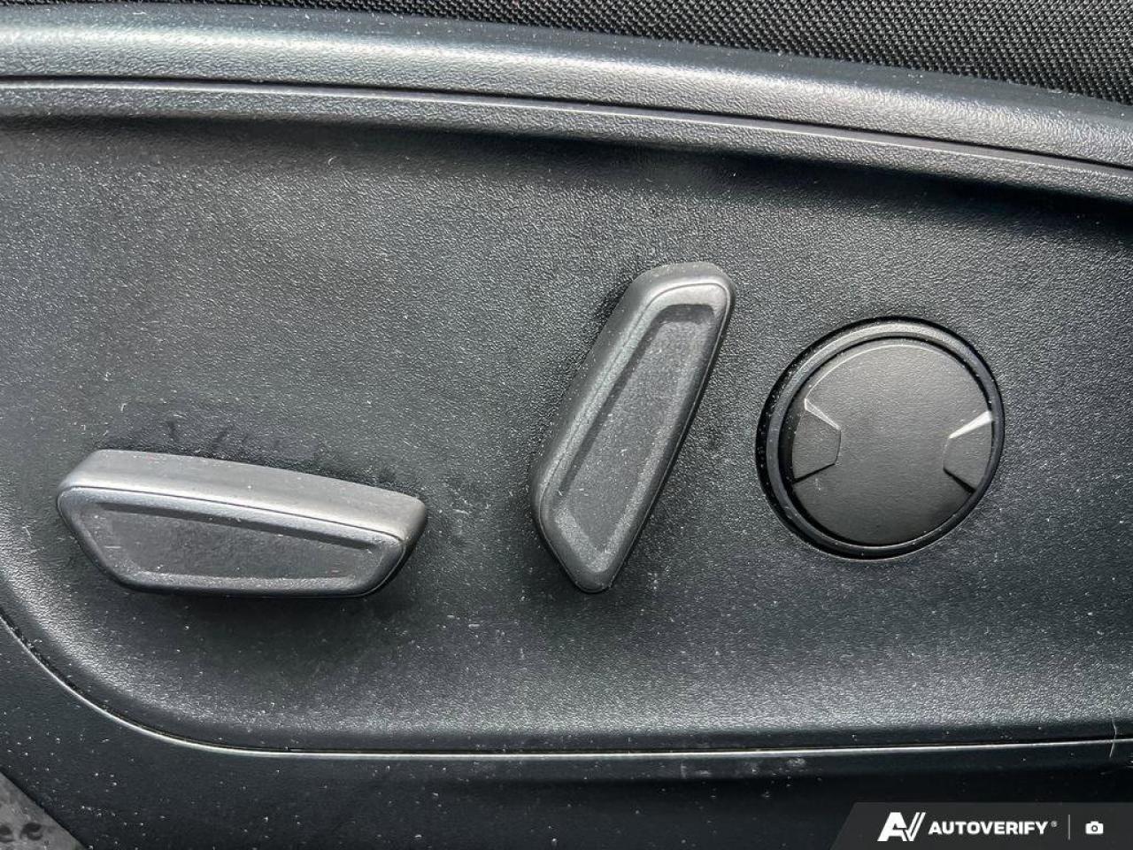 2020 Ford Escape SE   LOW KMS   HTD FRONT SEATS   NAV   LOW KMS   H Photo