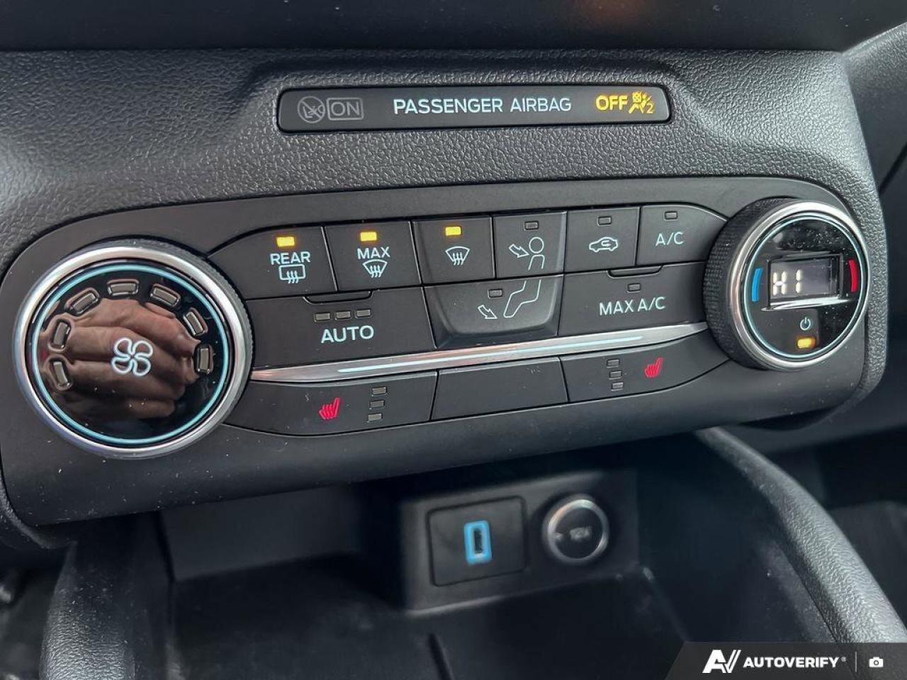 2020 Ford Escape SE   LOW KMS   HTD FRONT SEATS   NAV   LOW KMS   H Photo