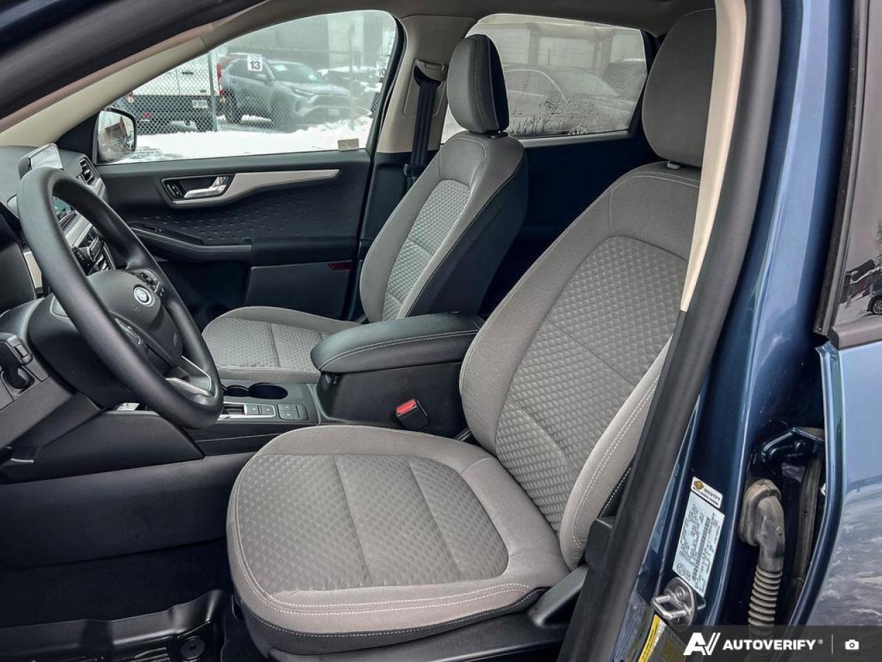 2020 Ford Escape SE   LOW KMS   HTD FRONT SEATS   NAV   LOW KMS   H Photo