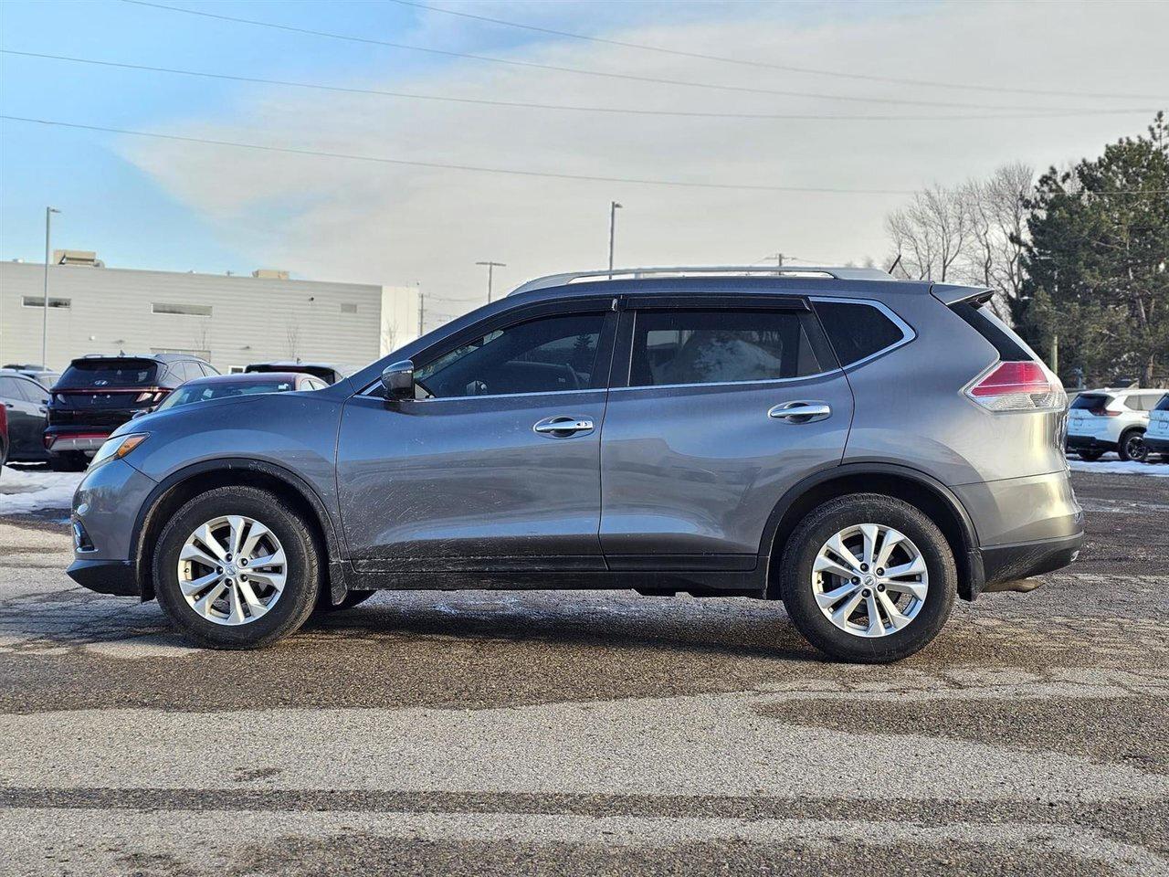 2016 Nissan Rogue SV Photo