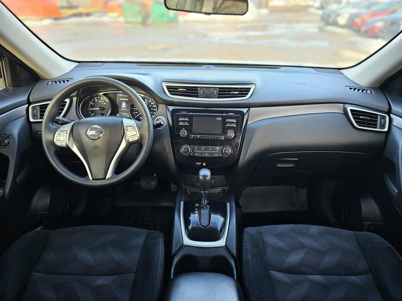 2016 Nissan Rogue SV Photo