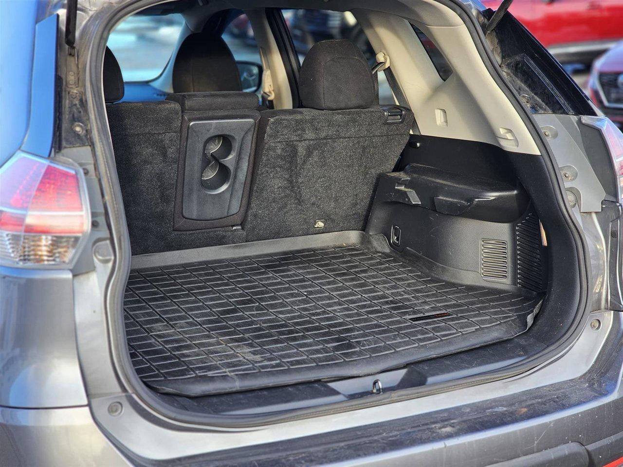 2016 Nissan Rogue SV Photo