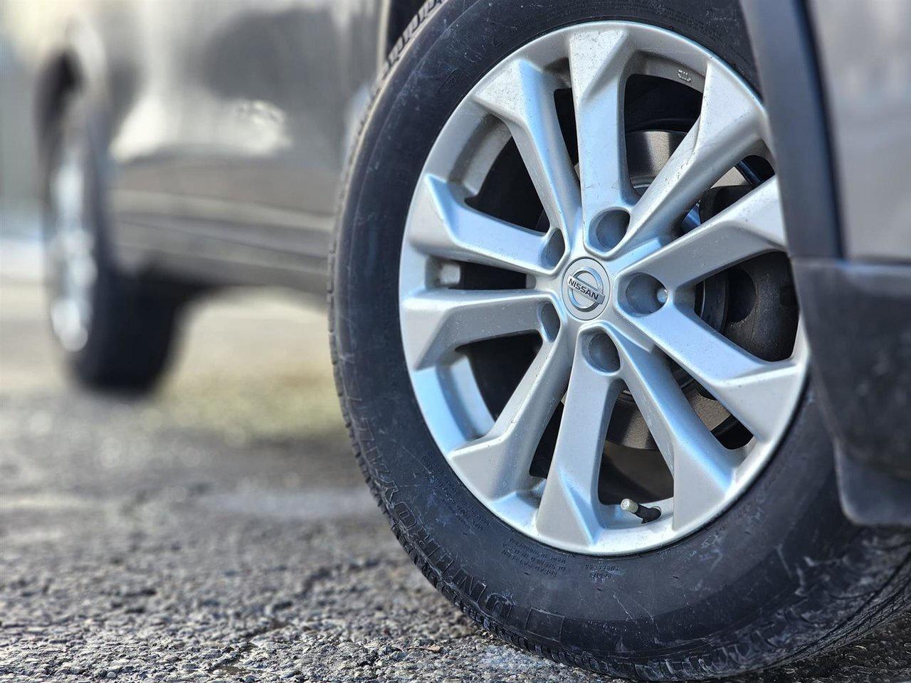 2016 Nissan Rogue SV Photo