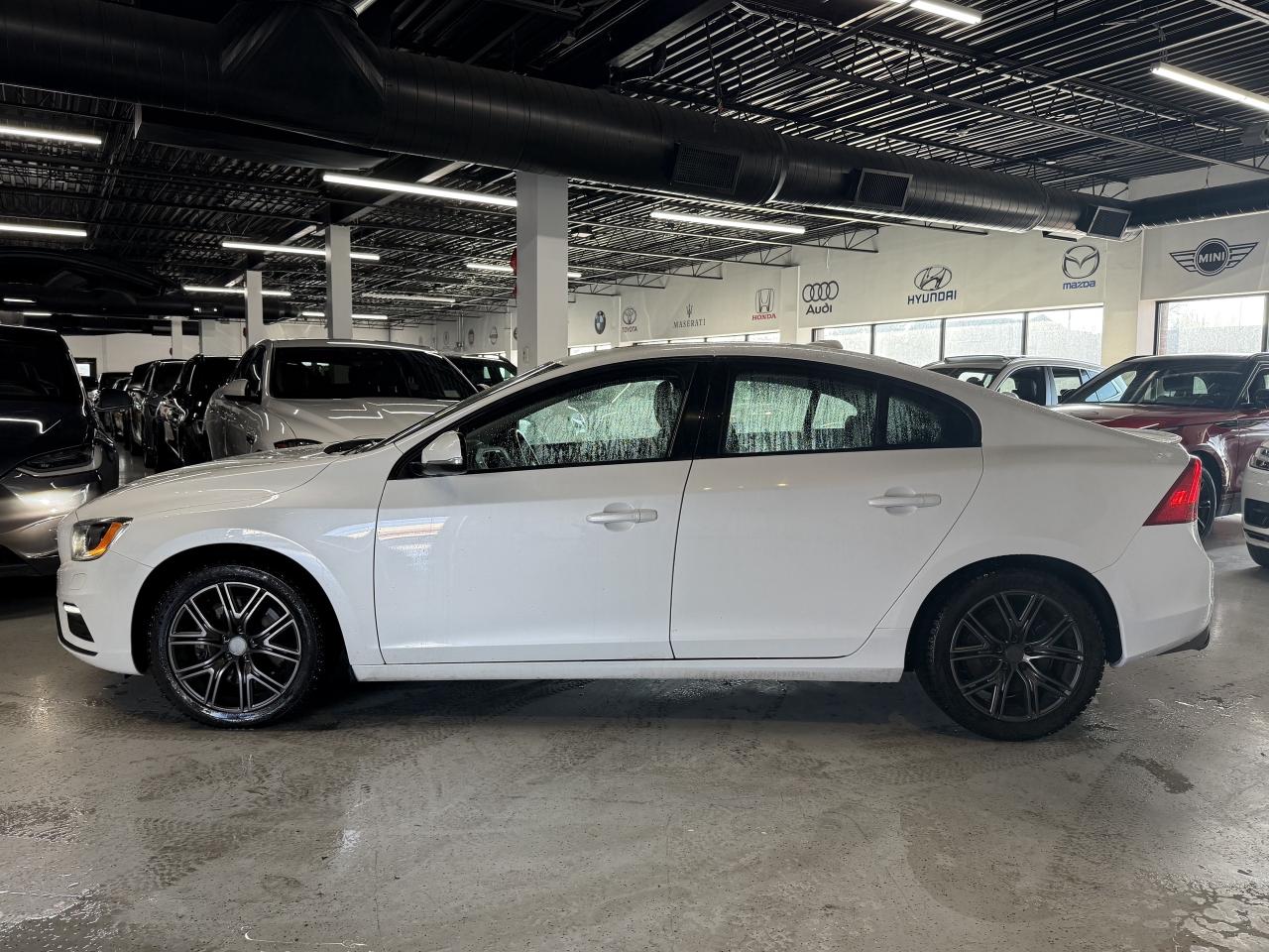 2018 Volvo S60 T6 l AWD l Dynamic l 2.0 l 4Cyl l Navi Pkg l Photo3