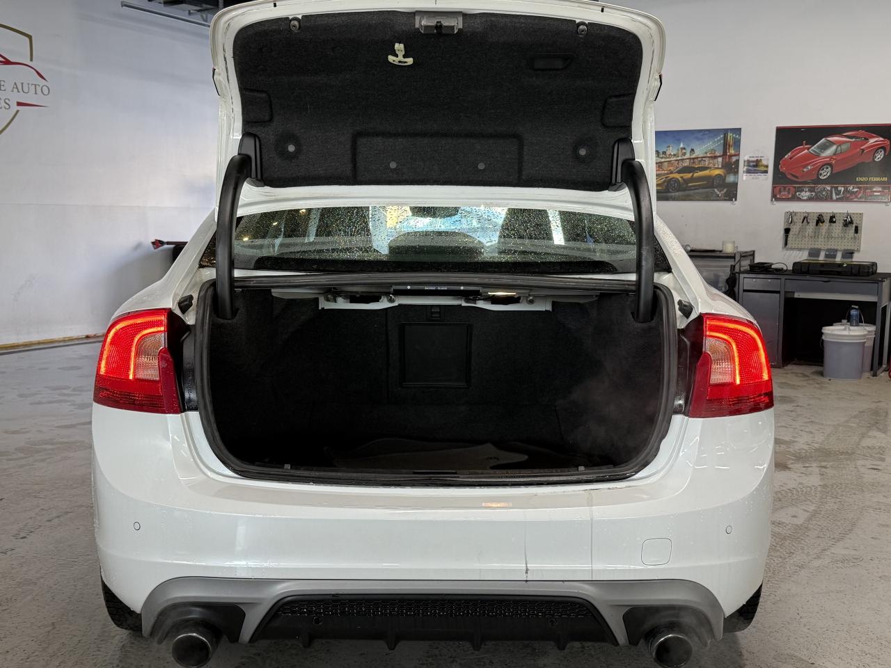 2018 Volvo S60 T6 l AWD l Dynamic l 2.0 l 4Cyl l Navi Pkg l Photo