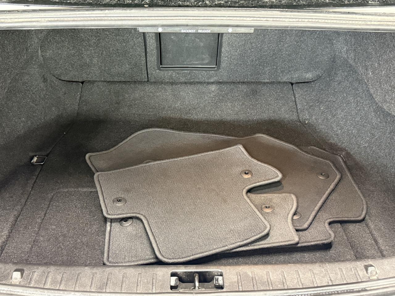 2018 Volvo S60 T6 l AWD l Dynamic l 2.0 l 4Cyl l Navi Pkg l Photo