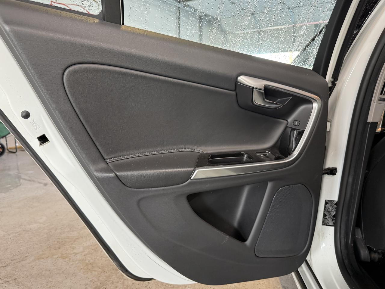 2018 Volvo S60 T6 l AWD l Dynamic l 2.0 l 4Cyl l Navi Pkg l Photo