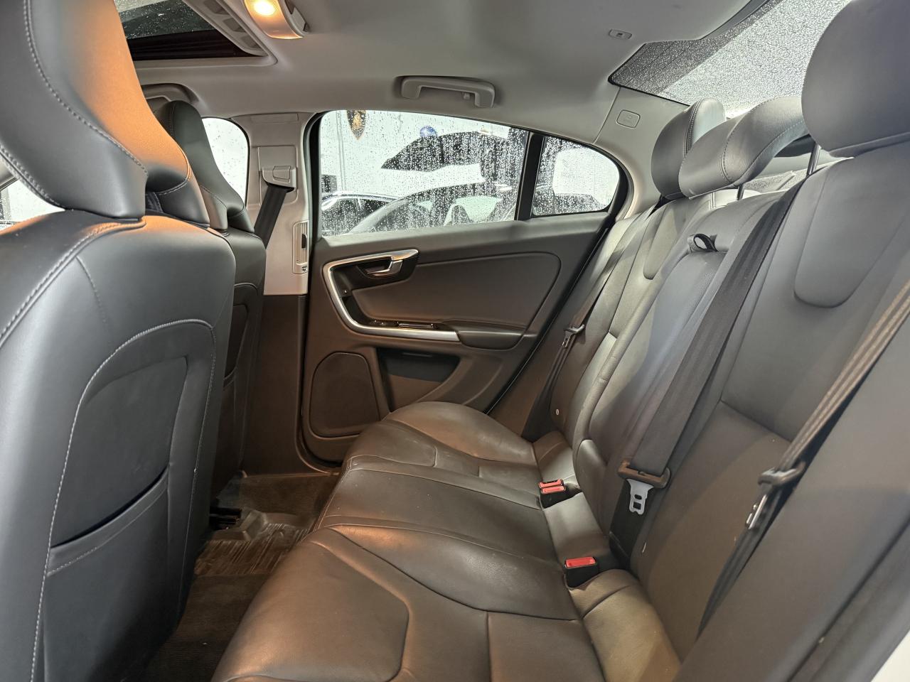 2018 Volvo S60 T6 l AWD l Dynamic l 2.0 l 4Cyl l Navi Pkg l Photo