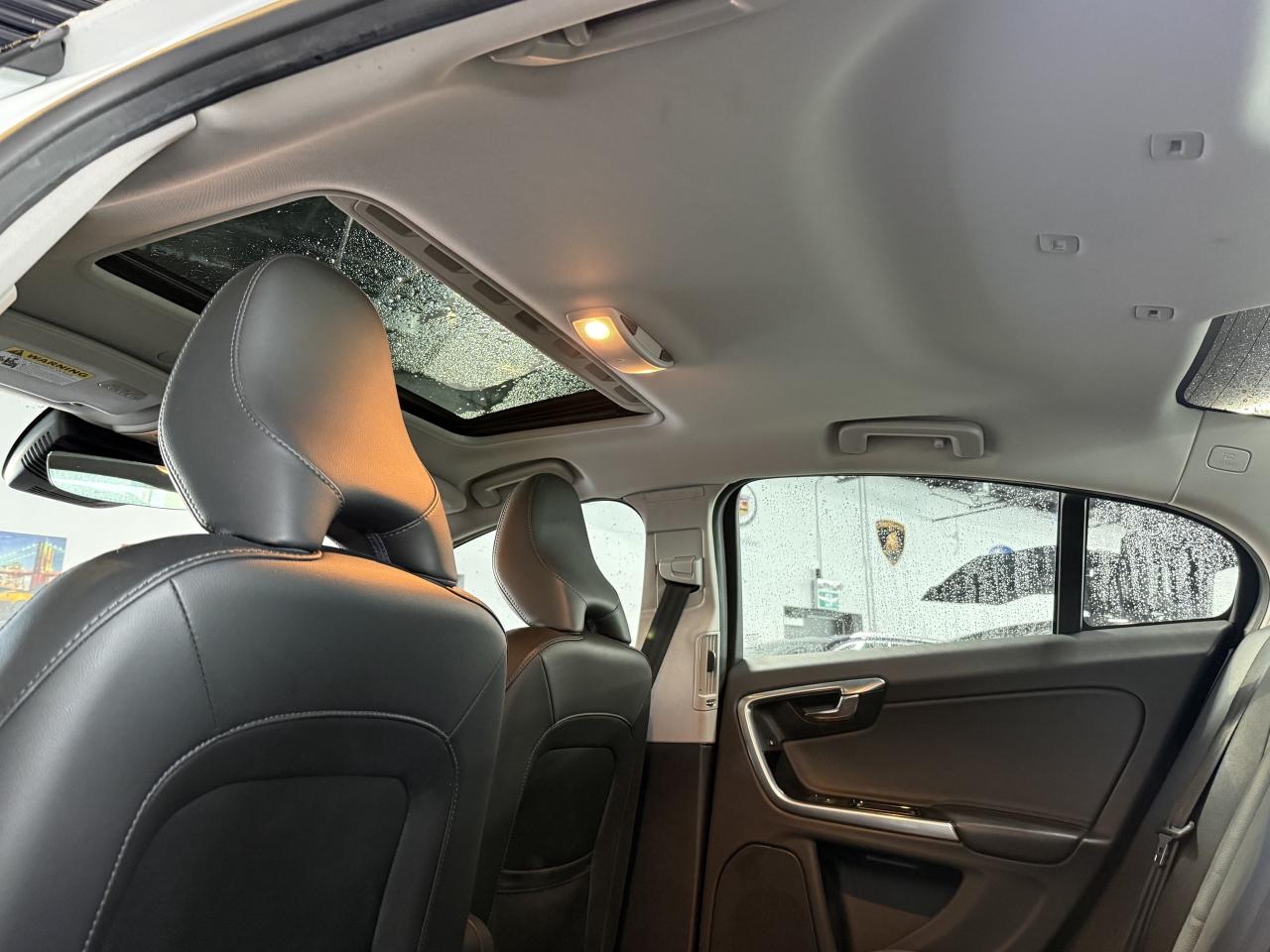 2018 Volvo S60 T6 l AWD l Dynamic l 2.0 l 4Cyl l Navi Pkg l Photo