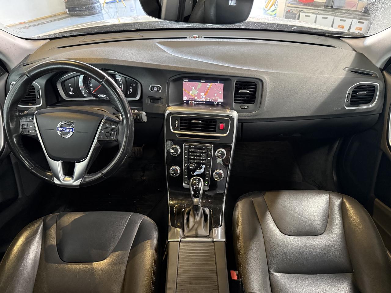 2018 Volvo S60 T6 l AWD l Dynamic l 2.0 l 4Cyl l Navi Pkg l Photo