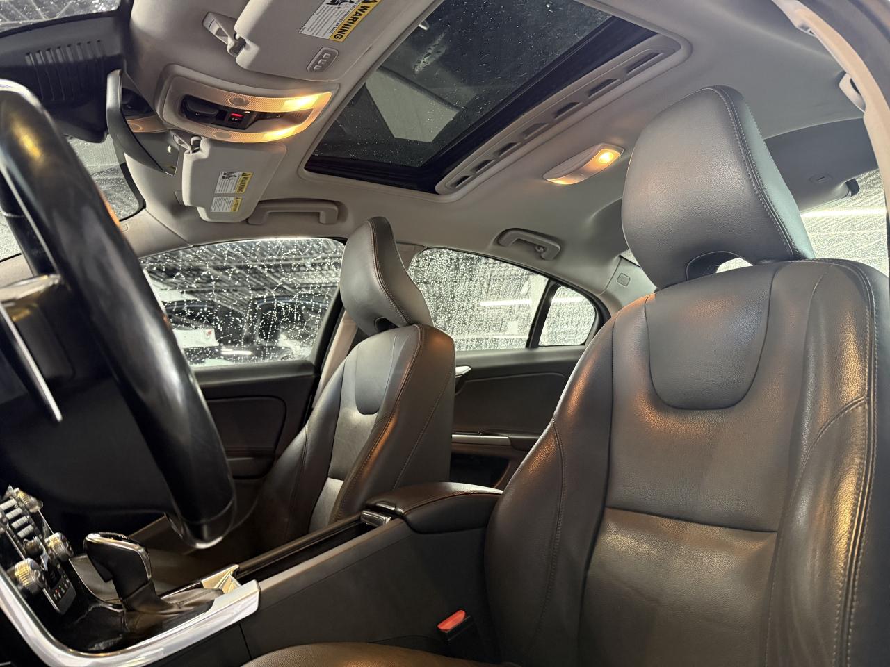 2018 Volvo S60 T6 l AWD l Dynamic l 2.0 l 4Cyl l Navi Pkg l Photo