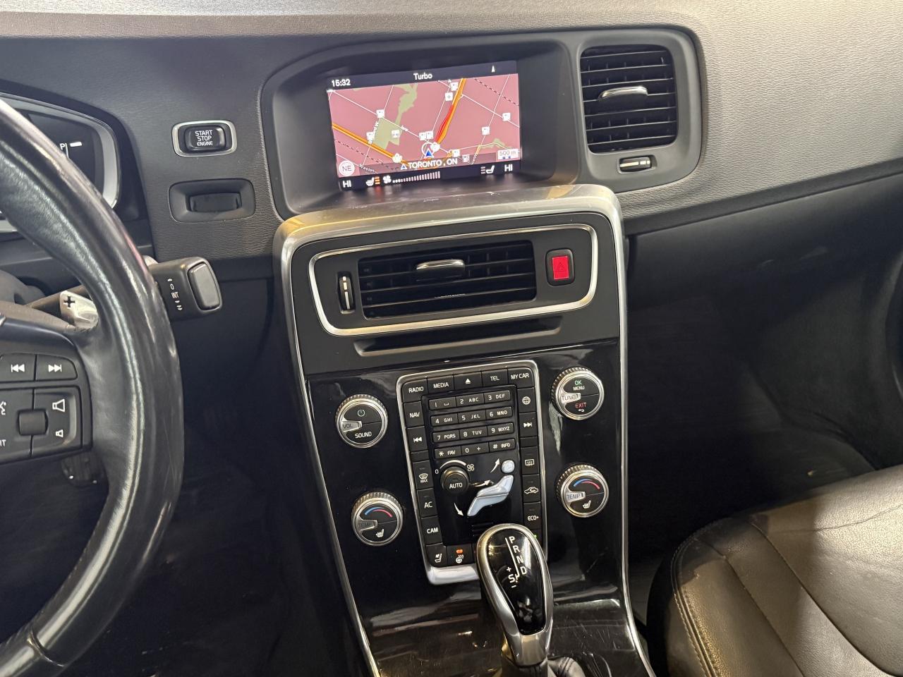 2018 Volvo S60 T6 l AWD l Dynamic l 2.0 l 4Cyl l Navi Pkg l Photo