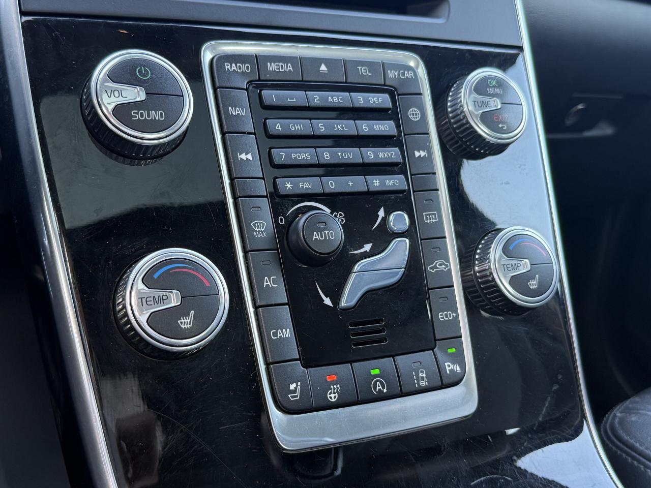 2018 Volvo S60 T6 l AWD l Dynamic l 2.0 l 4Cyl l Navi Pkg l Photo