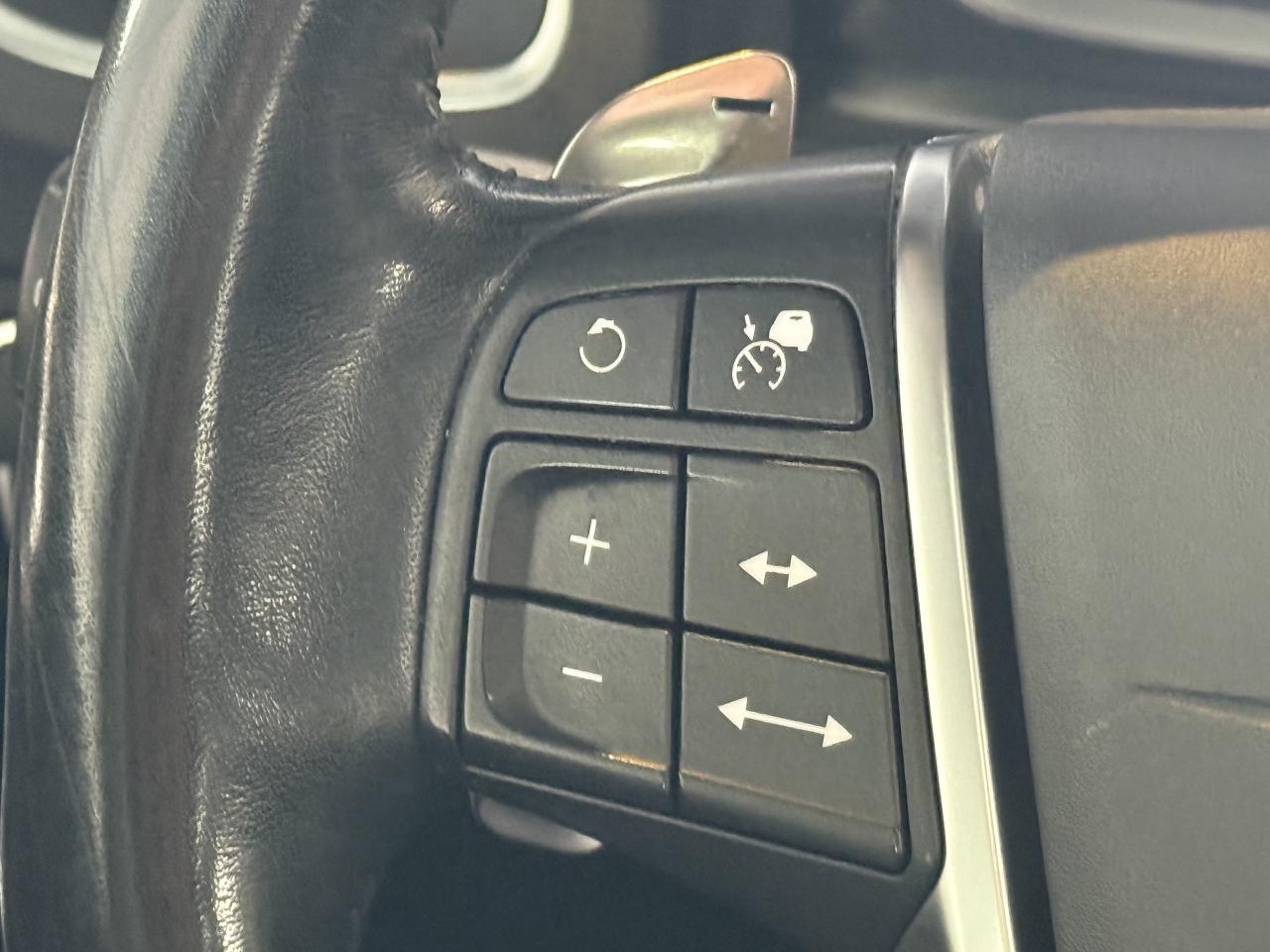 2018 Volvo S60 T6 l AWD l Dynamic l 2.0 l 4Cyl l Navi Pkg l Photo