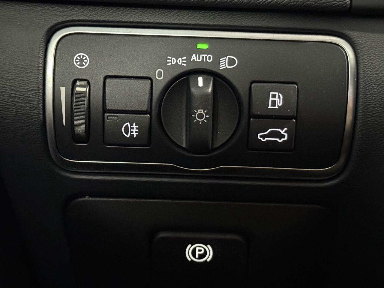 2018 Volvo S60 T6 l AWD l Dynamic l 2.0 l 4Cyl l Navi Pkg l Photo