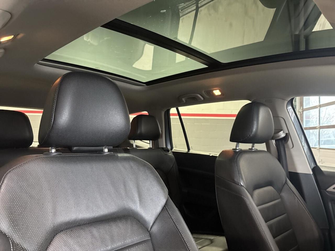 2018 Volkswagen Atlas Highline / 7 Seater / NAV / Leather / Drive Assist Photo