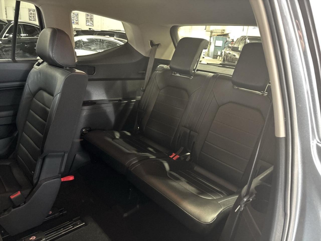 2018 Volkswagen Atlas Highline / 7 Seater / NAV / Leather / Drive Assist Photo