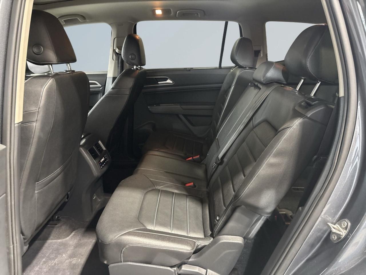 2018 Volkswagen Atlas Highline / 7 Seater / NAV / Leather / Drive Assist Photo