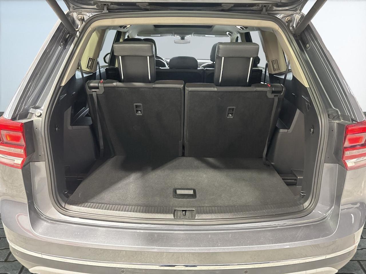 2018 Volkswagen Atlas Highline / 7 Seater / NAV / Leather / Drive Assist Photo