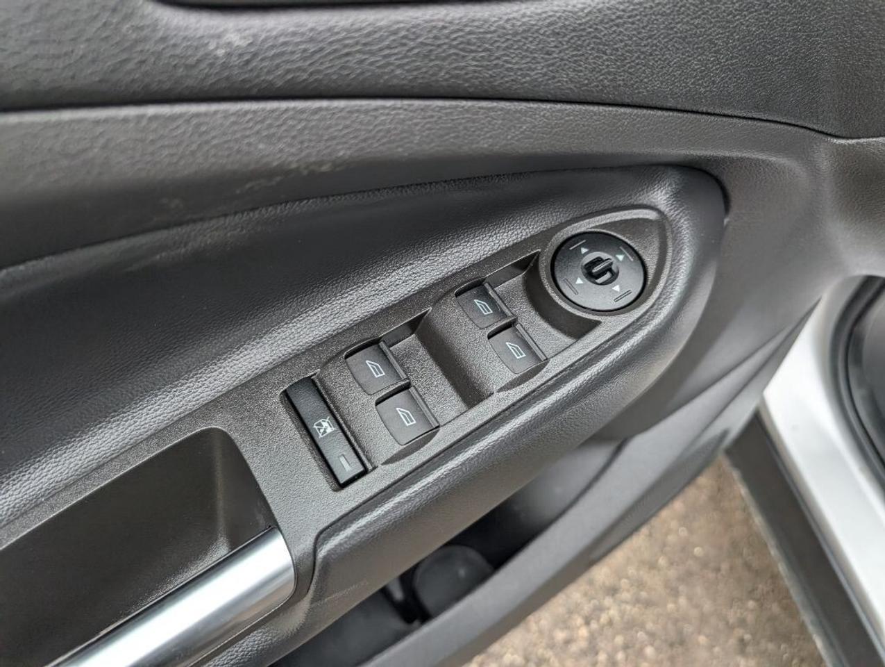 2018 Ford Escape SEL 4WD   NAV   LEATHER   CAMERA   HTD SEATS Photo