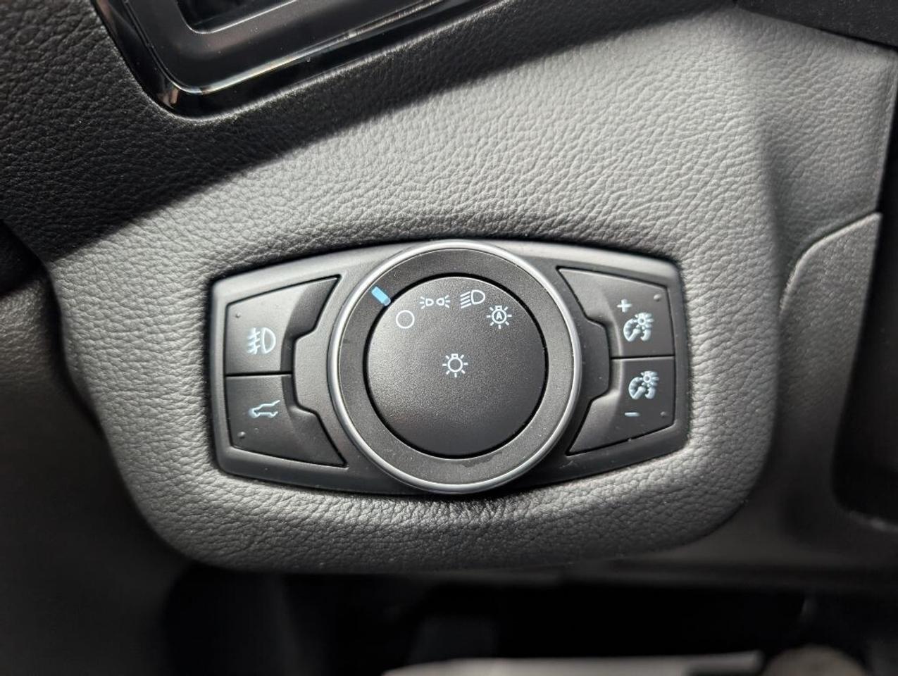 2018 Ford Escape SEL 4WD   NAV   LEATHER   CAMERA   HTD SEATS Photo