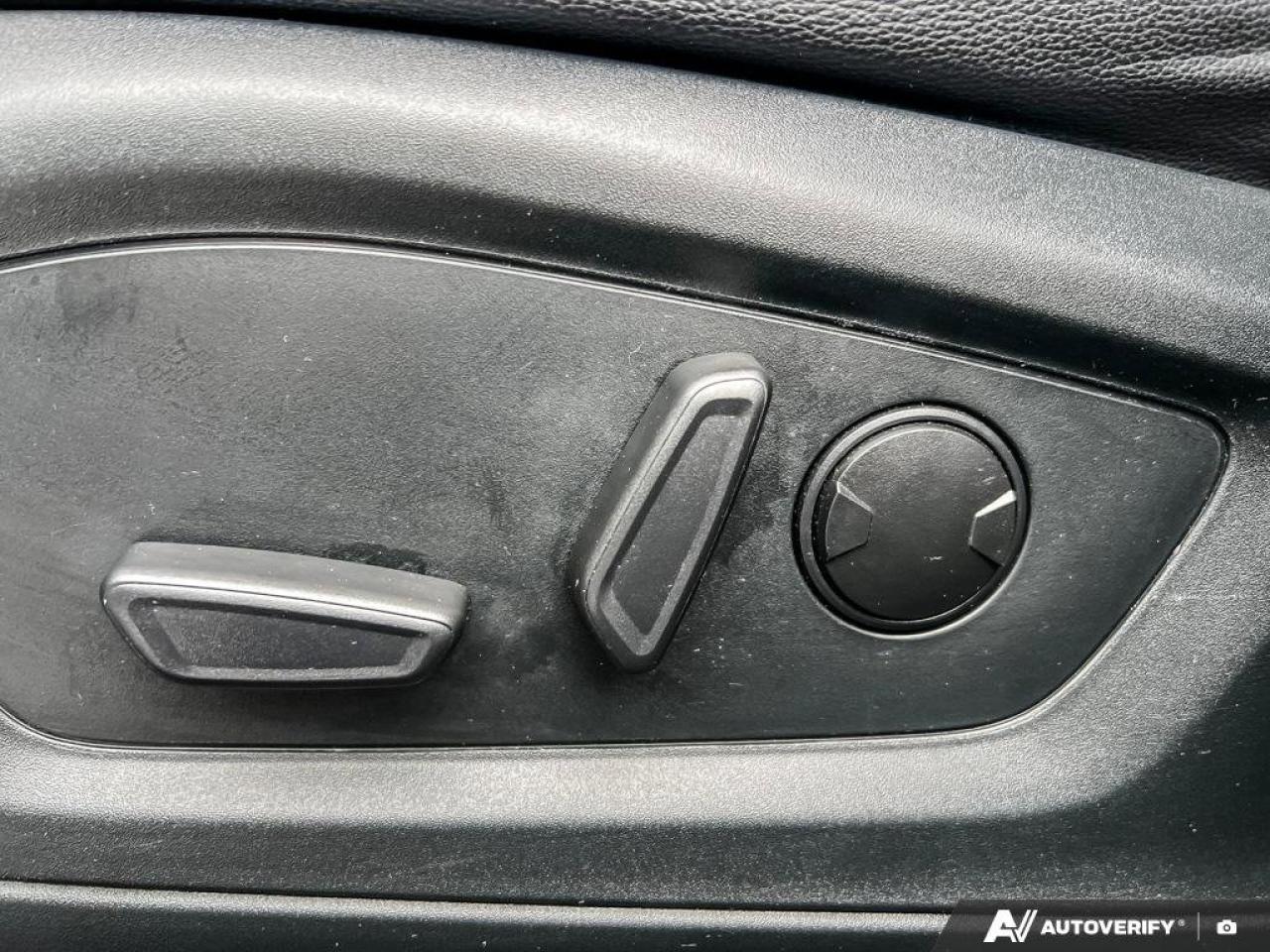 2023 Ford Explorer Limited   LTHR   HTD STEER WHEEL   NAV LTHR   HTD Photo