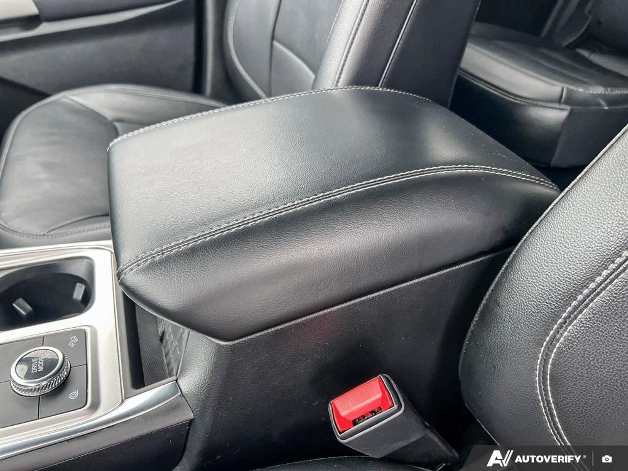 2023 Ford Explorer Limited   LTHR   HTD STEER WHEEL   NAV Photo