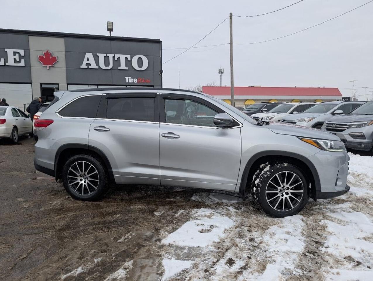 2018 Toyota Highlander XLE  NAV   LEATHER   SUNROOF   CAMERA Photo