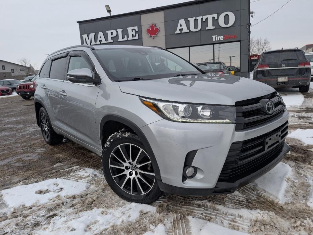 2018 Toyota Highlander XLE  NAV   LEATHER   SUNROOF   CAMERA Photo3