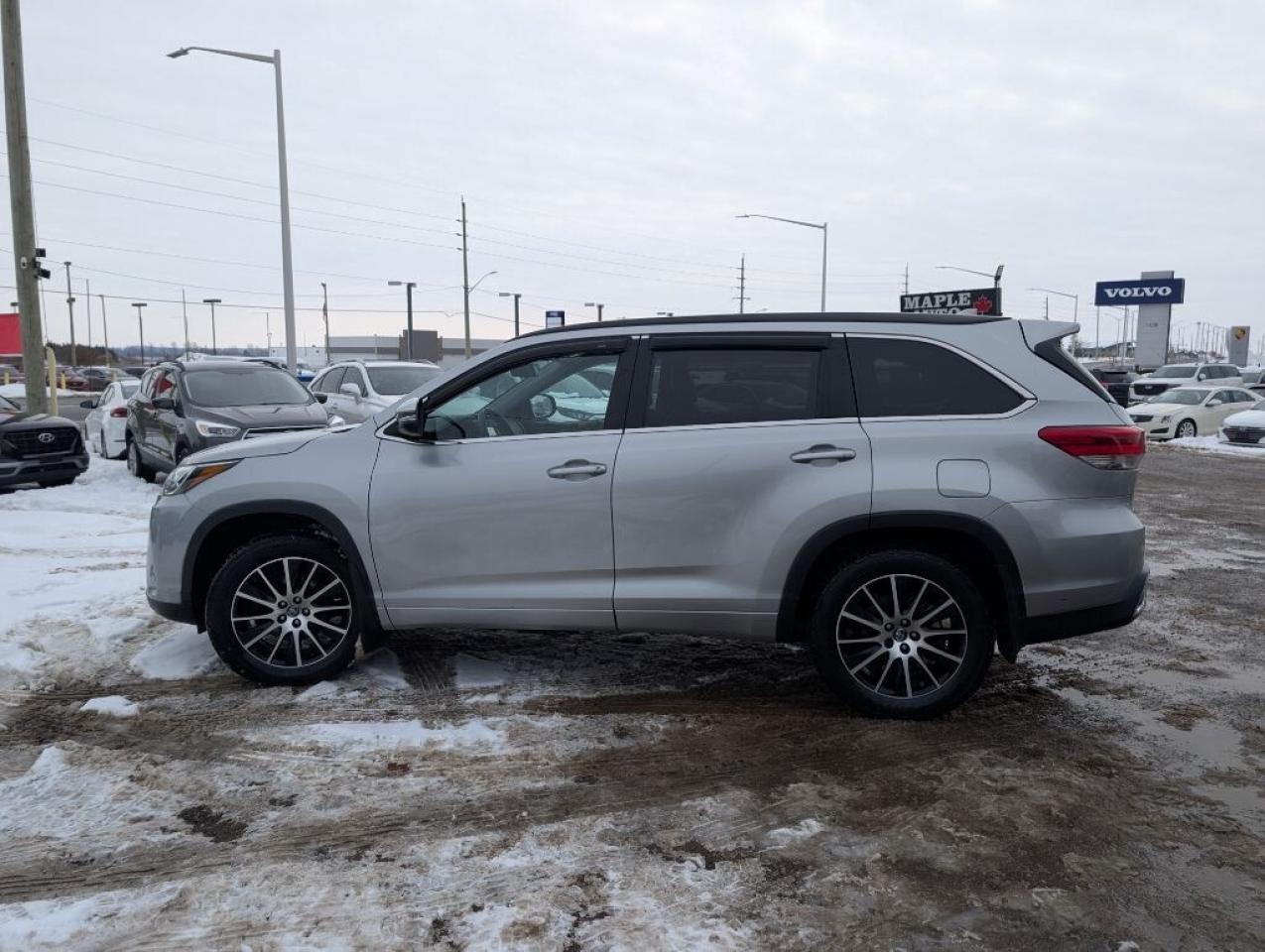 2018 Toyota Highlander XLE  NAV   LEATHER   SUNROOF   CAMERA Photo