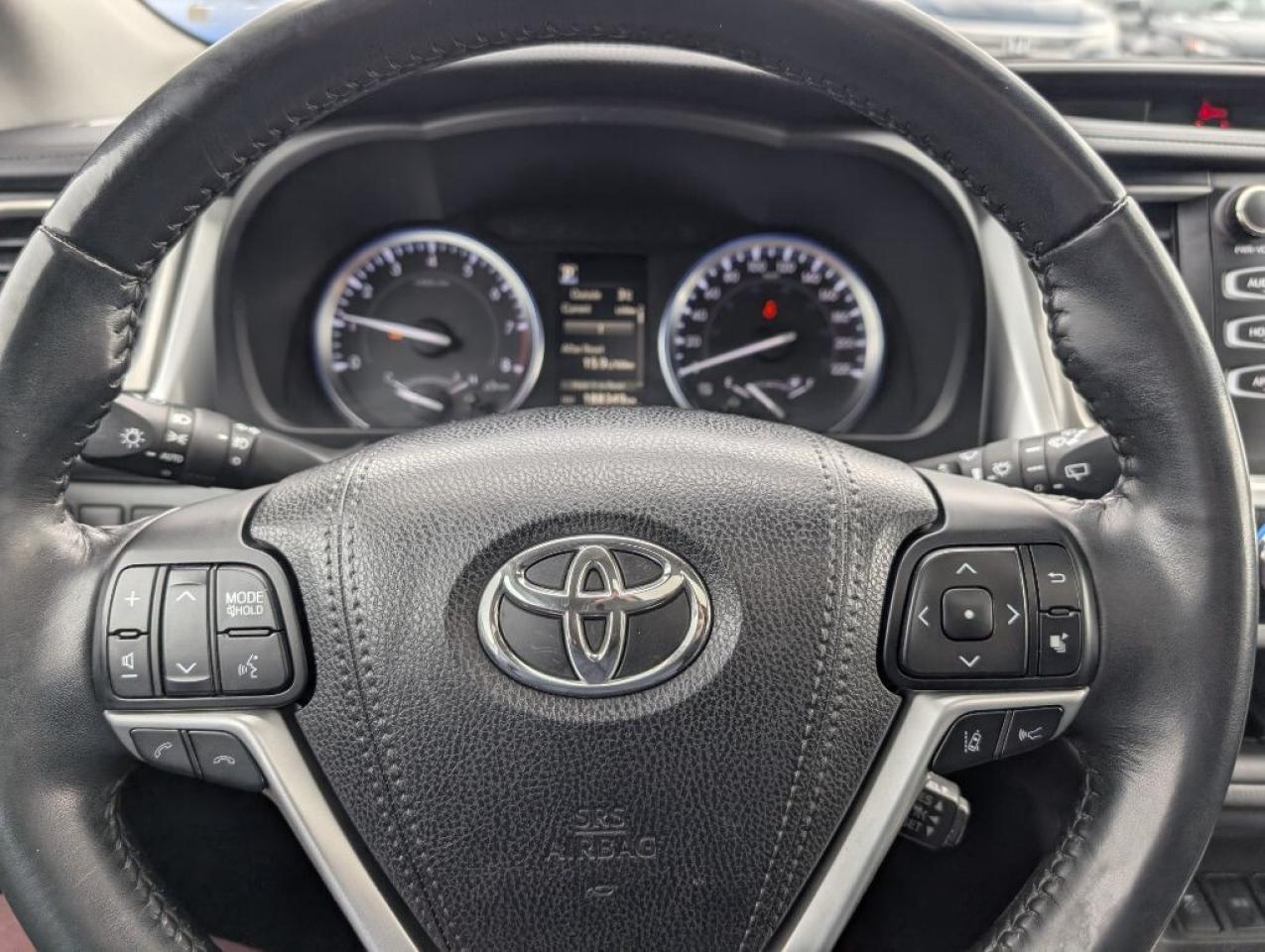2018 Toyota Highlander XLE  NAV   LEATHER   SUNROOF   CAMERA Photo