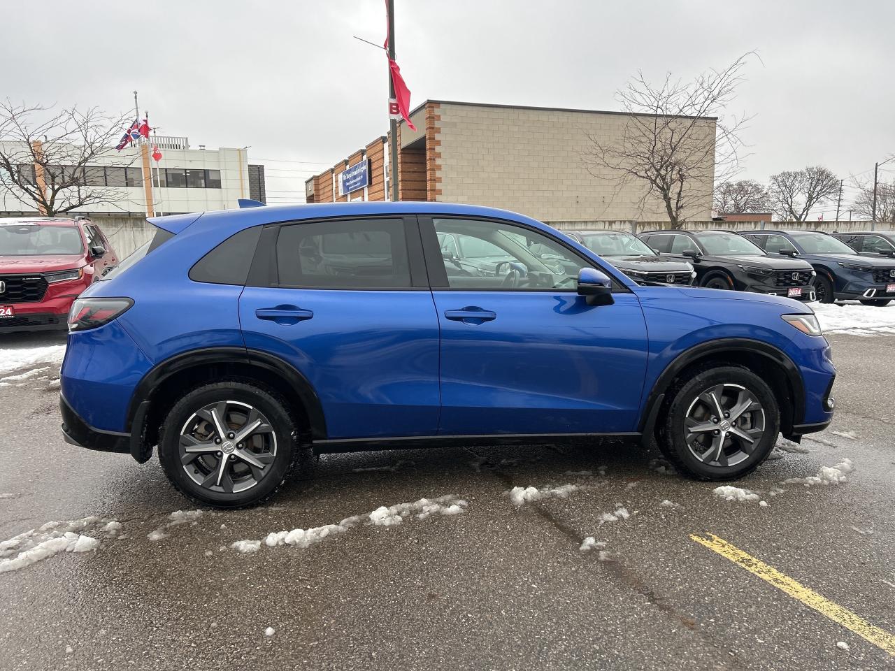 2024 Honda HR-V EX-L Navi Leather -Sunroof  CarPlay  Lanekeep Photo