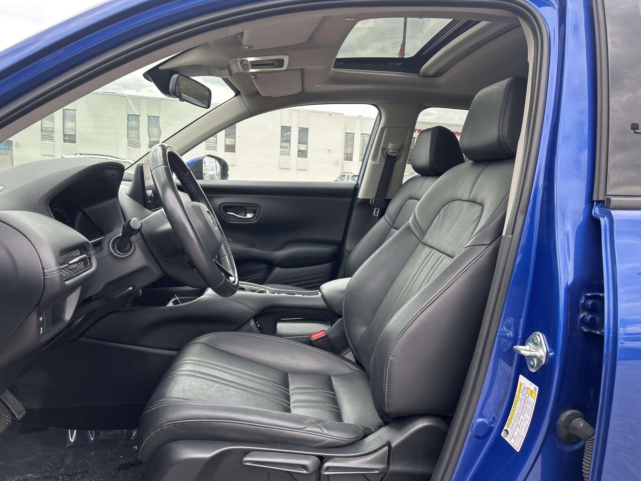 2024 Honda HR-V EX-L Navi Leather -Sunroof  CarPlay  Lanekeep Photo
