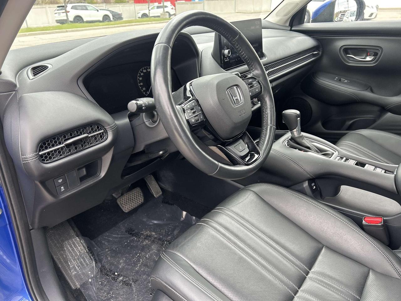 2024 Honda HR-V EX-L Navi Leather -Sunroof  CarPlay  Lanekeep Photo