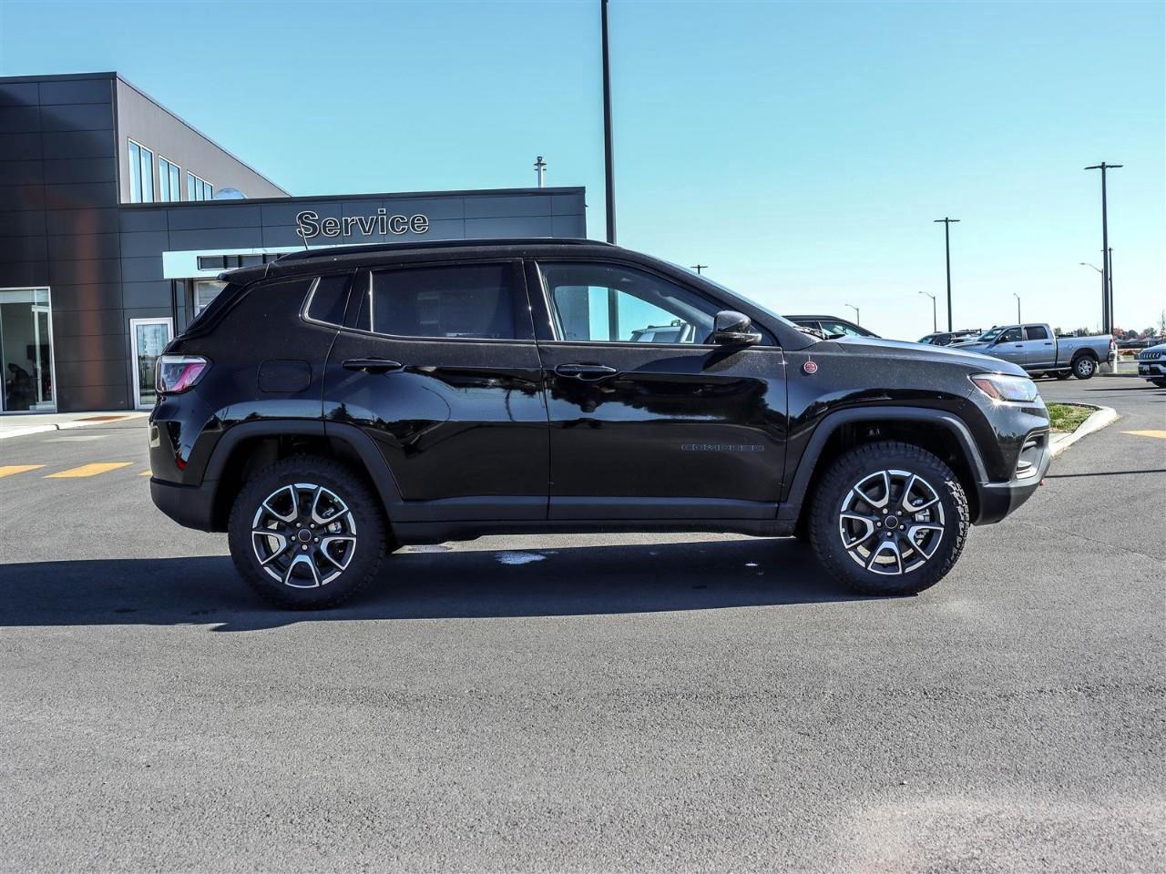 2026 Jeep Compass Trailhawk Photo4