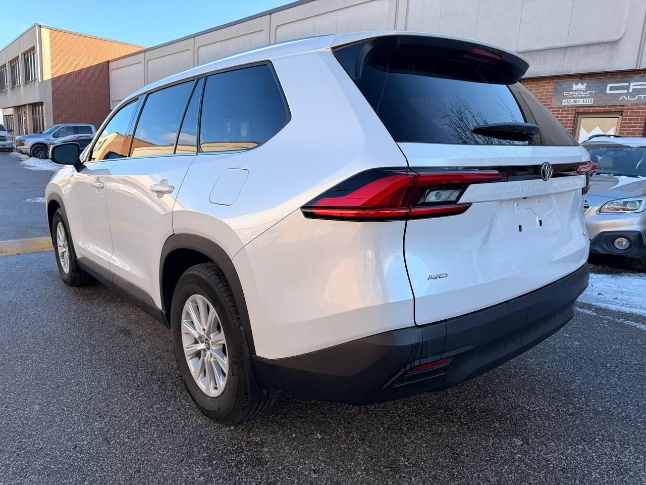 2024 Toyota Grand Highlander XLE AWD Photo3