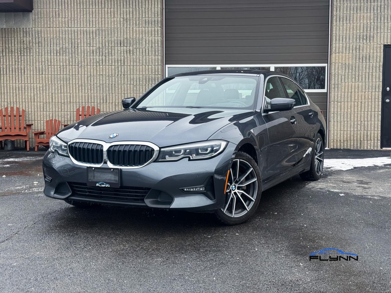 2021 BMW 3 Series 330e xDrive Plug-in Hybrid! Rare! Photo0