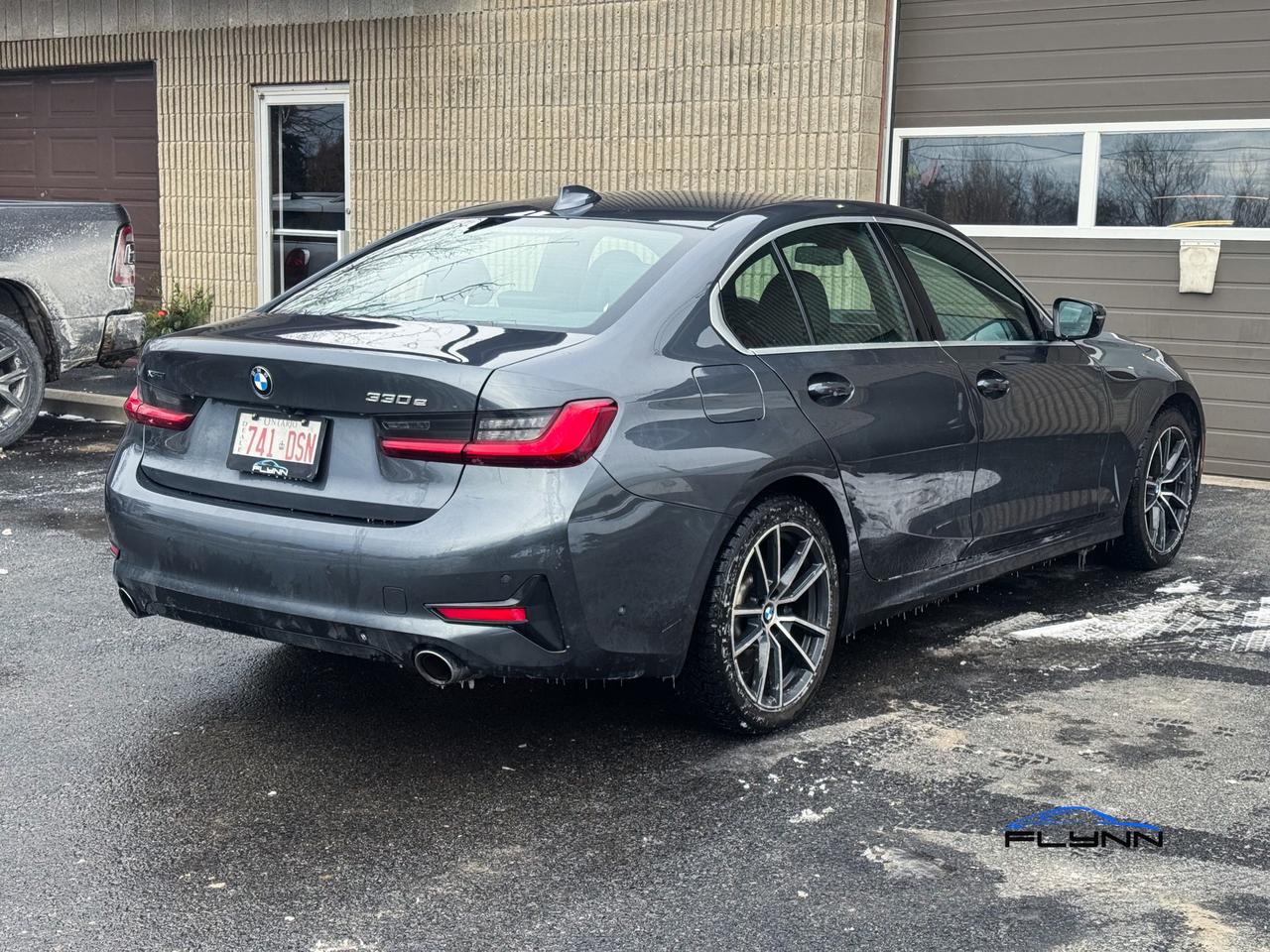 2021 BMW 3 Series 330e xDrive Plug-in Hybrid! Rare! Photo