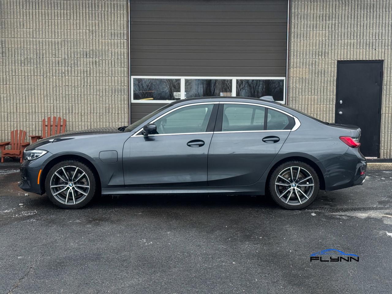 2021 BMW 3 Series 330e xDrive Plug-in Hybrid! Rare! Photo