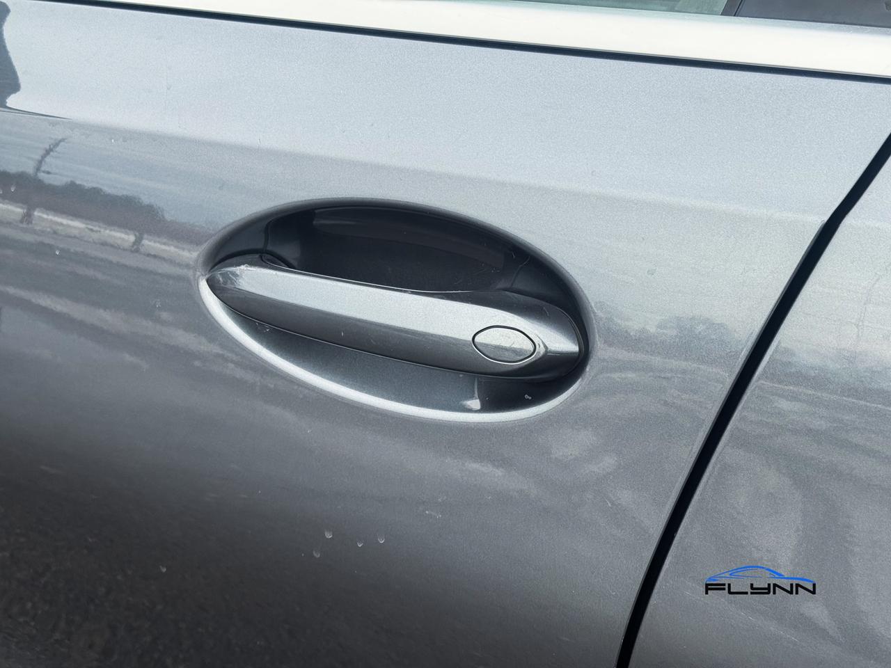 2021 BMW 3 Series 330e xDrive Plug-in Hybrid! Rare! Photo